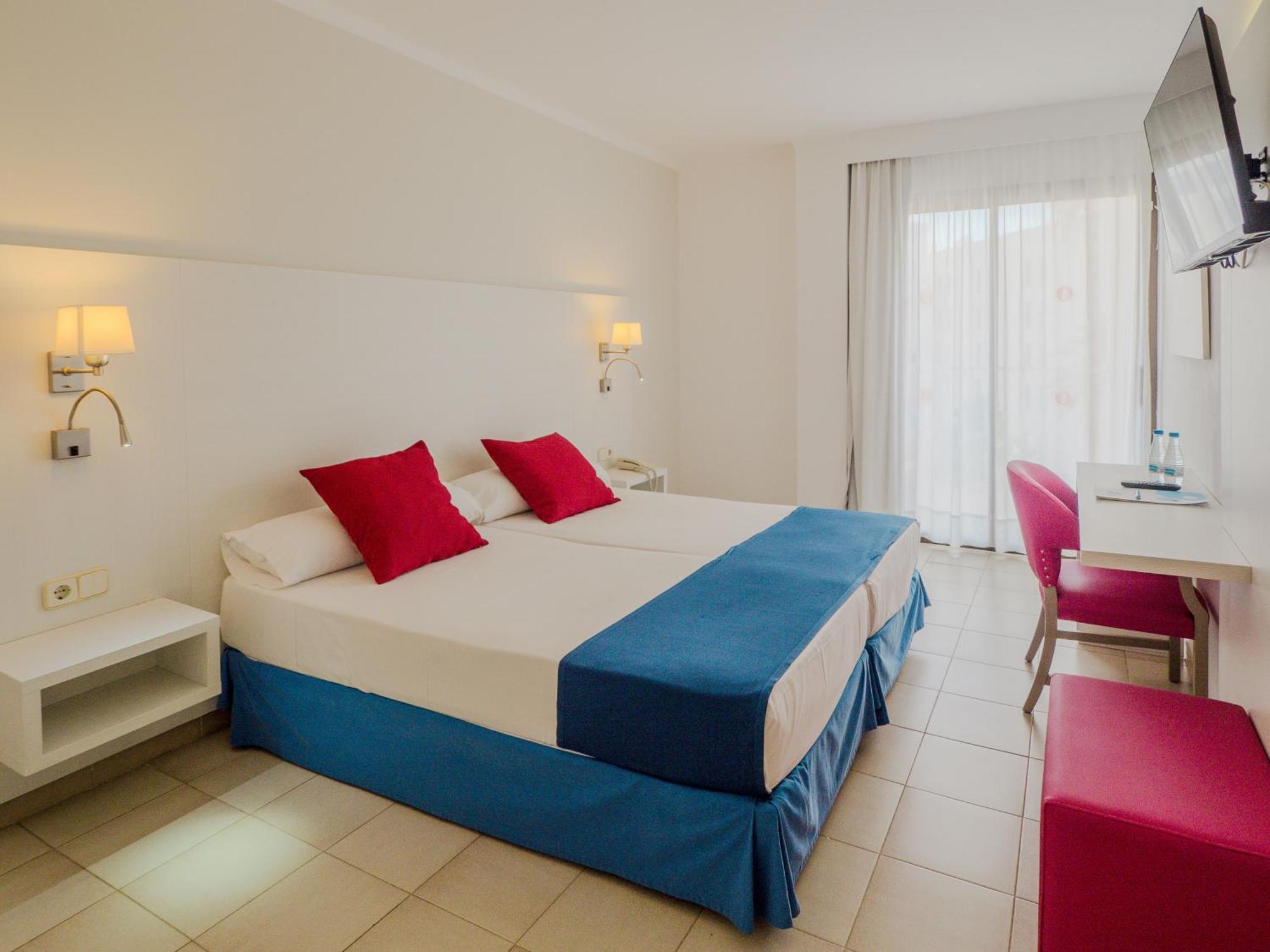 Hotel La Santa Maria Cala Millor  Bagian luar foto