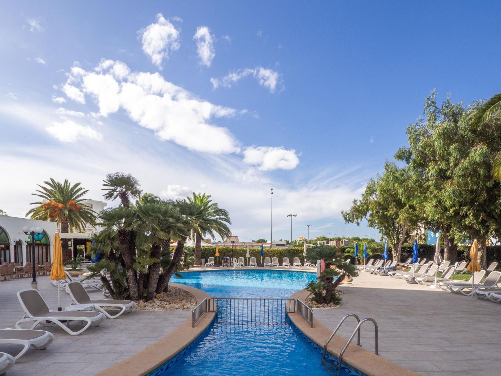 Hotel La Santa Maria Cala Millor  Bagian luar foto