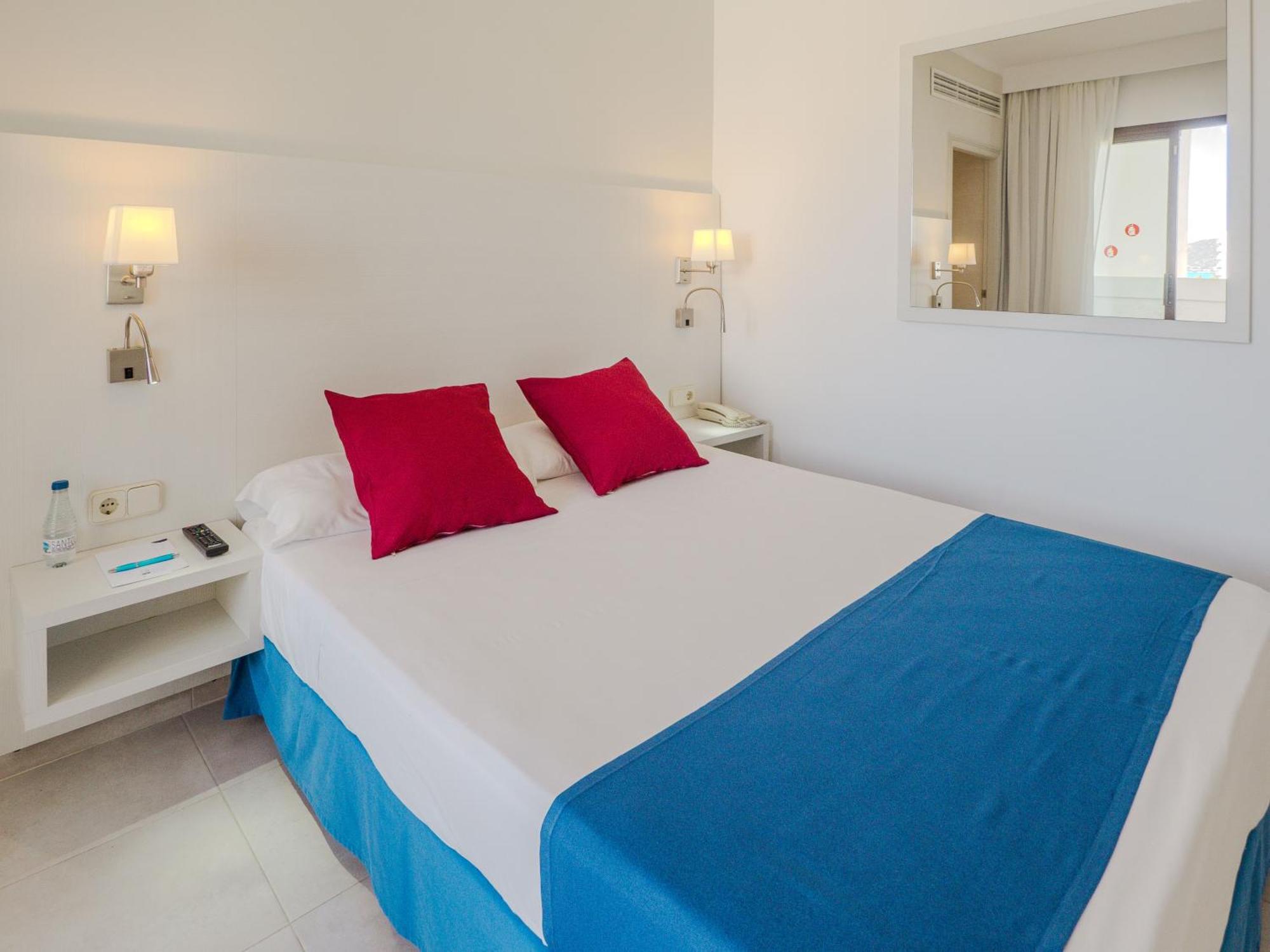Hotel La Santa Maria Cala Millor  Bagian luar foto